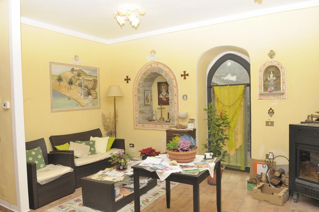 B&B San Nicola Serramazzoni エクステリア 写真
